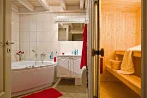 Ferienhaus „Falster“ 88m² für 4+2 Personen im Schlosspark Bad Saarow, Sauna, Whirlpool und Kamin - Image 3