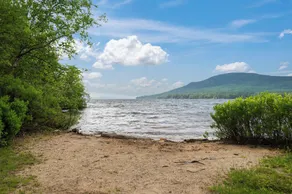Summers - Large classic cottage with sandy beach on Mooselookmeguntic Lake - Image 5
