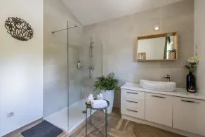 Villa Artea, Luxurious Villa with Heated Pool - Image 2