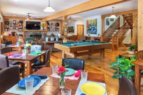 Bent Creek Lodge Bed & Breakfast - Image 2