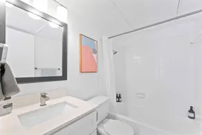 Central Hyde Park 2BR/2BA close to UT,Moody Center - Image 3