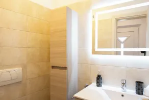 Encantadora villa apta para familias con terraza, jacuzzi y jardín | Vistas al agua | Admite perro - Image 4