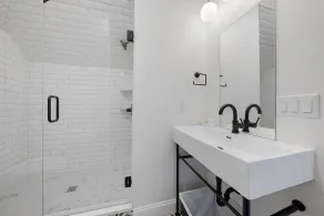 Boutique Style Condo Near Downtown Waterfront - Image 4