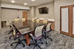 1 Bedroom | Free Breakfast + Outdoor Pool - Image 4