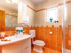 Lovely apartment with covered terrace and jacuzzi ! - Image 2
