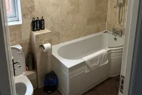 Cozy Derby 4 Bed House With Hot Tub & Games Room - Image 5