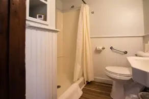 Entire 3 Bedroom Cottage with lots of outdoor space 20 min to Brattleboro - Image 2
