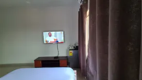 Centrally located BnB with class and yet affordable. - Image 4