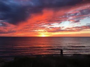 Walk to beach - Cozy 2 Bed/1 Bath Cottage - Sleeps 6 - 1 block to Lake Michigan - Image 5