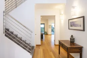 LUXURIOUS & INVITING TWO STOREY HOME WITH COMFORTABLY CASUAL COASTAL VIBE - Image 2