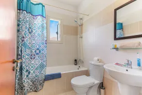 Coral Bay Villa - Sleeps 6 - Pool - Parking - Image 2