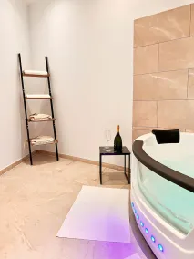 Modern Spa - Cozy & Chic Jacuzzi / Hyper center 🌹 - Image 2