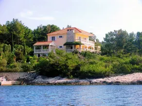 Luxury house with pool, direct beach & jetty access, stunning 270° sea view - Image 3