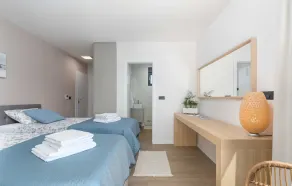 Neu gebaute moderne Villa für 8 mit beheiztem Pool - Image 3