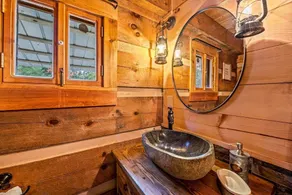 Romantic Hot Tub Fire Pit  Mins to it all  Read Full Listing - Image 2
