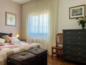 House for 10 people with private pool, barbecue and free Wi-Fi - Image 4