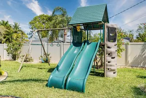 Pickleball| Pool| Hot tub| Game room| Firepit| - Image 3