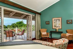 Luxury 6 Bed Beach Villa in Runaway Bay - Image 3