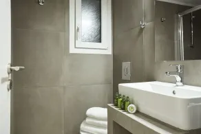 Charming studio apartment - Image 3