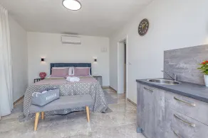 Rooms Nilda  / Luxury Double Bedroom No.1 - Image 5