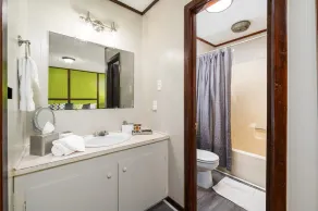 Long Stay• Near D.T• King Bed• Smart TV• Pets• W/D - Image 3
