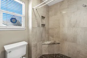 Lovely 30-Day Boutique 3 Bedroom 3 Bath Furnished Rental - Image 4