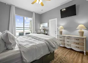Lakefront Escape with Private Dock, Kayaks & Stunning Sunset Views - Sleeps 12 - Image 4