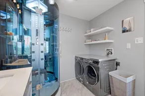 Luxe Studio 2 on Main Street- Luxury Steam Shower, Kitchen - Image 2