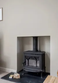An impressive and unique 3-bedroom cottage in a picturesque countryside setting. Sleeps 5. - Image 2