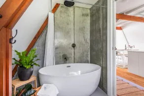 Come and Hideaway in our Riverside Retreat - Image 2