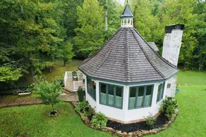 Magical secluded hideaway on a French Country Estate with tranquil creek & ponds - Image 5