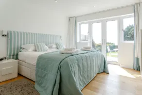 Luxury property Sleeps 8 - Sea views & hot tub - 200m from beach! - Image 5