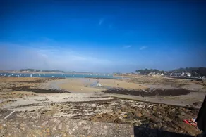 Small romantic house for 4 people. Feet in the water at Port-Blanc. - Image 3