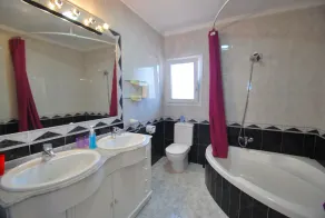 Beatuiful villa with private pool and air-condition - Image 2