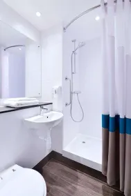 Travelodge London Central Waterloo - Image 3