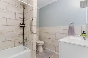 Updated historic 3b1.5b house minutes from old downtown w/ deck & work space - Image 4