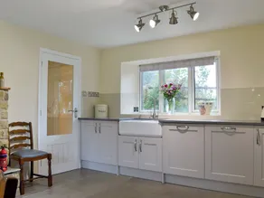 3 bedroom accommodation in Heath, near Chesterfield - Image 2