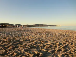 Schönes Haus in Ferienanlage 1 Kilometer. Von Porto Pino - Image 3