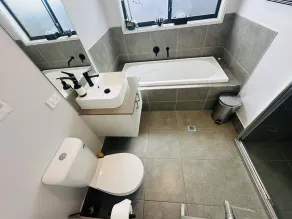 Delightful Austral Stay with AC and built-in wardrobe - Image 5
