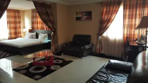 Top-Notch Suites and Apartments - Image 4