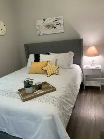 Cheerful & Bright 2 Bdrm Cottage- 4 min. to Cruise Ports & half mile from beach - Image 5