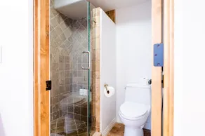 Walk to the Beach/Rooftop Deck with Views/7 beds- 2 Kings/ A/C - Image 3