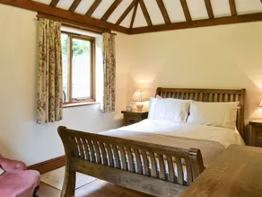 2 bedroom accommodation in Ewhurst Green, near Bodiam - Image 3