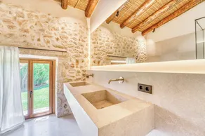 Spacious country house with chill-out pool area, barbecue area and extensive garden - Image 3