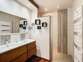 Family Paradise: Spacious House with Heated Pool and Beach Proximity  - Image 3
