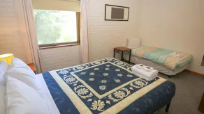 Cedar Holiday Units - Apartment 3 - Image 4