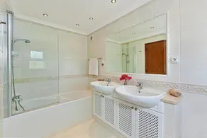 Elegant Family Villa, A/C, Private Pool, Landscaped Garden, Sea Views - 15mins walk to Santa Barbara - Image 2
