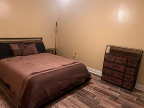 Apartment near Lakefront - Image 3