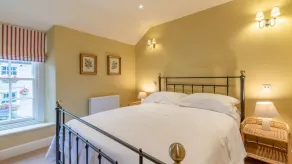 Vine Cottage, Charlbury - sleeps 2 guests  in 2 bedrooms - Image 4