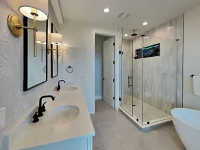 Beachside Beauty at Surfview Paradise - Image 4